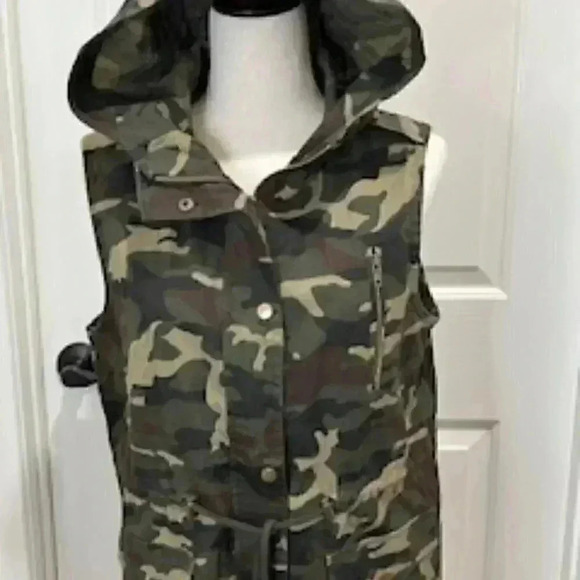 Zenana Outfitters Vest Women Medium Camouflage Hooded EUC - Picture 5 of 14